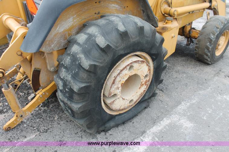 image for item D8339 2005 John Deere 210LE landscape loader