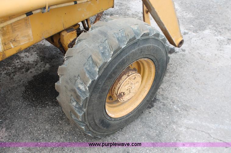 image for item D8339 2005 John Deere 210LE landscape loader