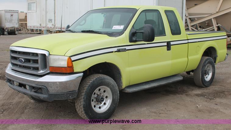 image for item D8341 2001 Ford F250 Super Duty XLT SuperCab pickup truck