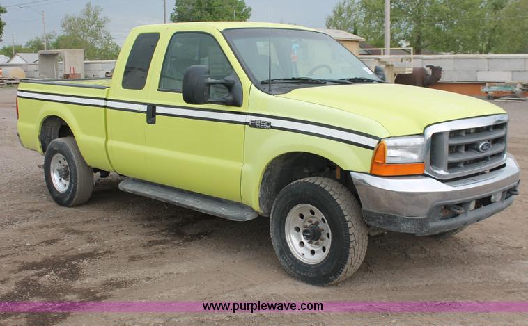 image for item D8341 2001 Ford F250 Super Duty XLT SuperCab pickup truck