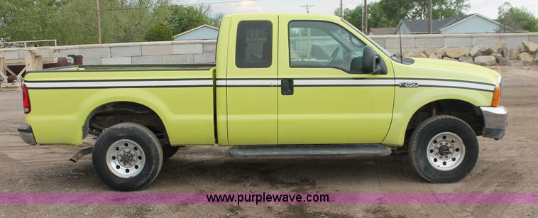 image for item D8341 2001 Ford F250 Super Duty XLT SuperCab pickup truck