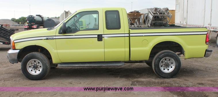 image for item D8341 2001 Ford F250 Super Duty XLT SuperCab pickup truck