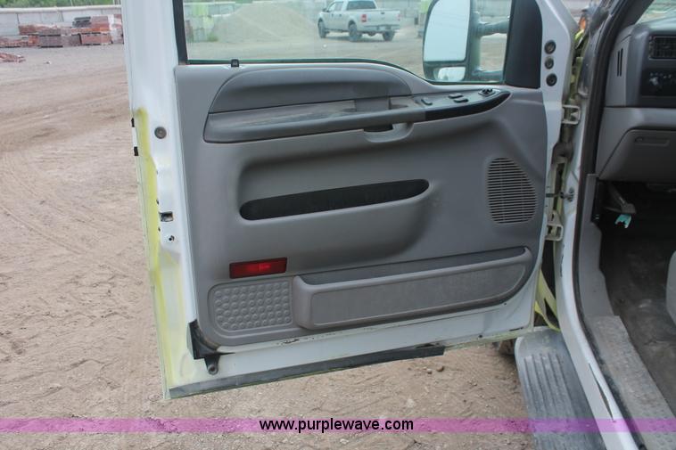 image for item D8341 2001 Ford F250 Super Duty XLT SuperCab pickup truck