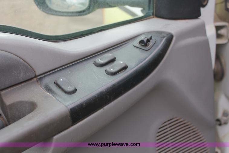 image for item D8341 2001 Ford F250 Super Duty XLT SuperCab pickup truck