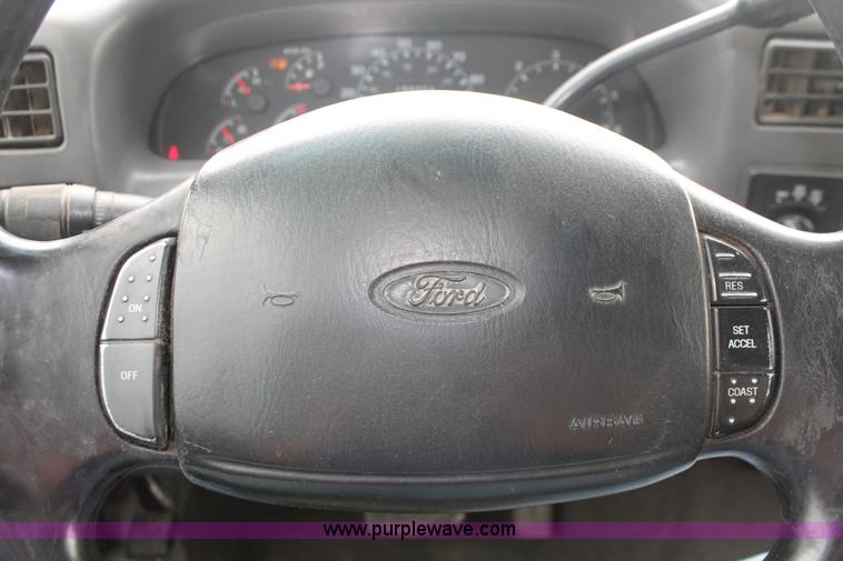 image for item D8341 2001 Ford F250 Super Duty XLT SuperCab pickup truck