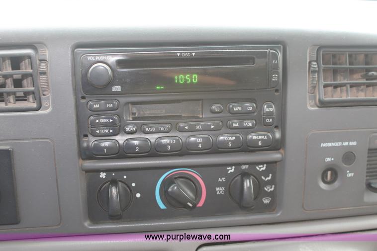 image for item D8341 2001 Ford F250 Super Duty XLT SuperCab pickup truck