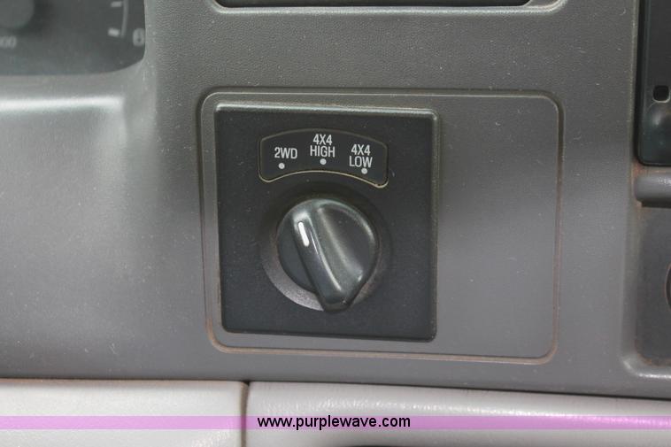 image for item D8341 2001 Ford F250 Super Duty XLT SuperCab pickup truck