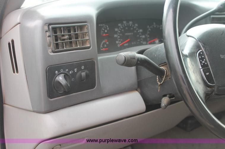 image for item D8341 2001 Ford F250 Super Duty XLT SuperCab pickup truck