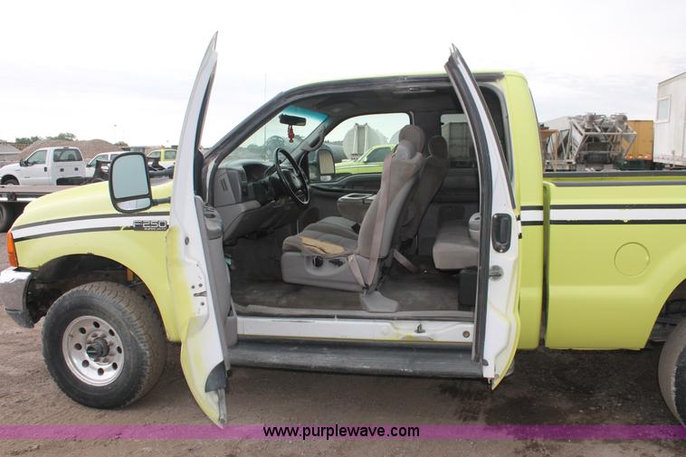 image for item D8341 2001 Ford F250 Super Duty XLT SuperCab pickup truck