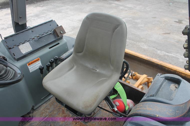 image for item D8342 1996 Case 570L XT Construction King landscape loader