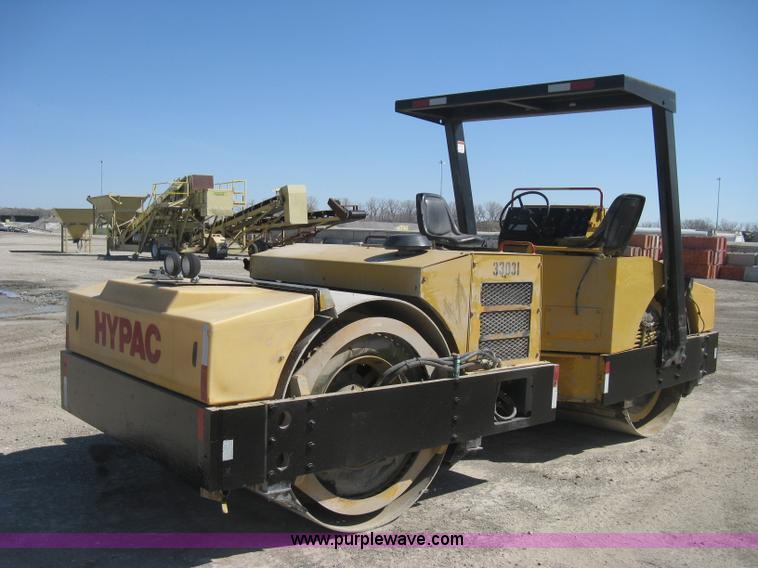 image for item E3314 1997 Hyster Hypac C766B articulated vibratory smooth drum roller