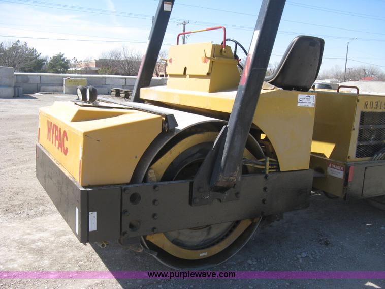 image for item E3314 1997 Hyster Hypac C766B articulated vibratory smooth drum roller