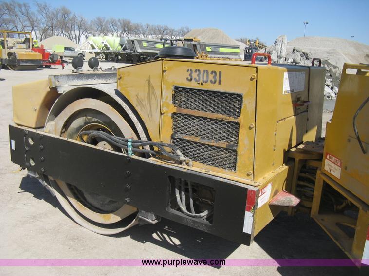 image for item E3314 1997 Hyster Hypac C766B articulated vibratory smooth drum roller