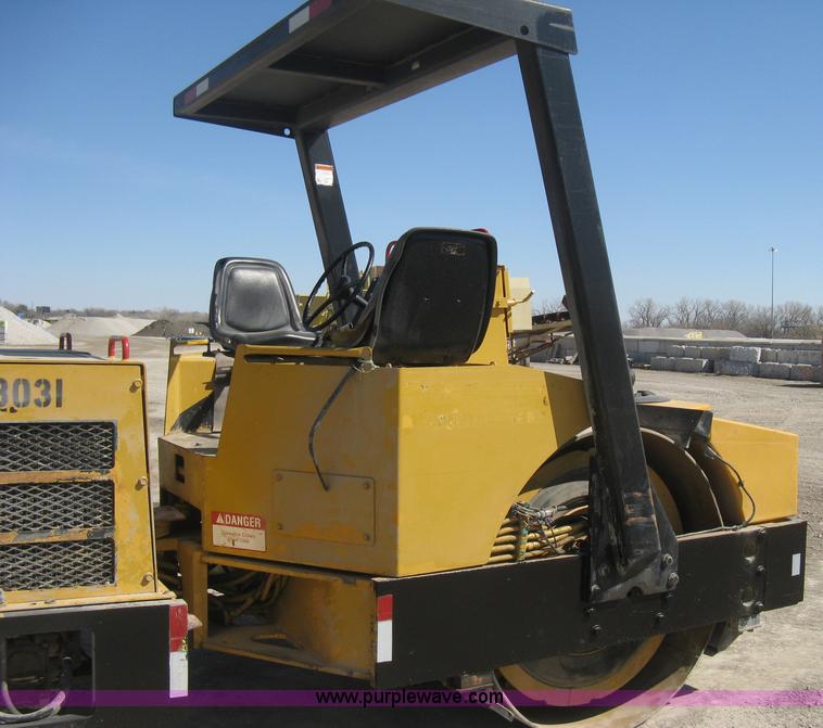 image for item E3314 1997 Hyster Hypac C766B articulated vibratory smooth drum roller