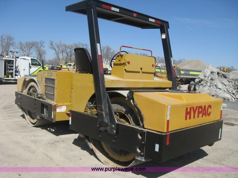 image for item E3314 1997 Hyster Hypac C766B articulated vibratory smooth drum roller