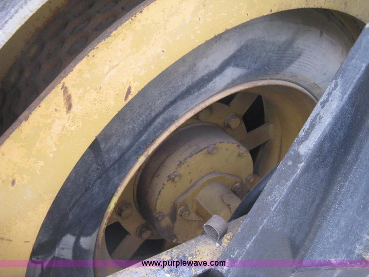 image for item E3314 1997 Hyster Hypac C766B articulated vibratory smooth drum roller