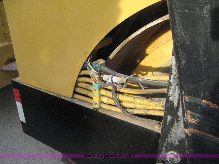 image for item E3314 1997 Hyster Hypac C766B articulated vibratory smooth drum roller