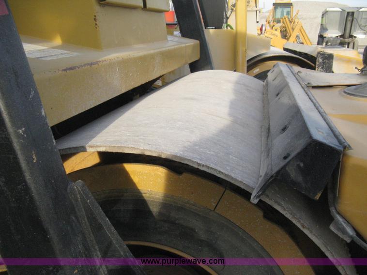 image for item E3314 1997 Hyster Hypac C766B articulated vibratory smooth drum roller