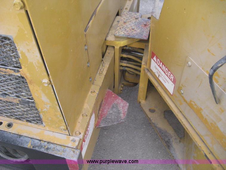 image for item E3314 1997 Hyster Hypac C766B articulated vibratory smooth drum roller