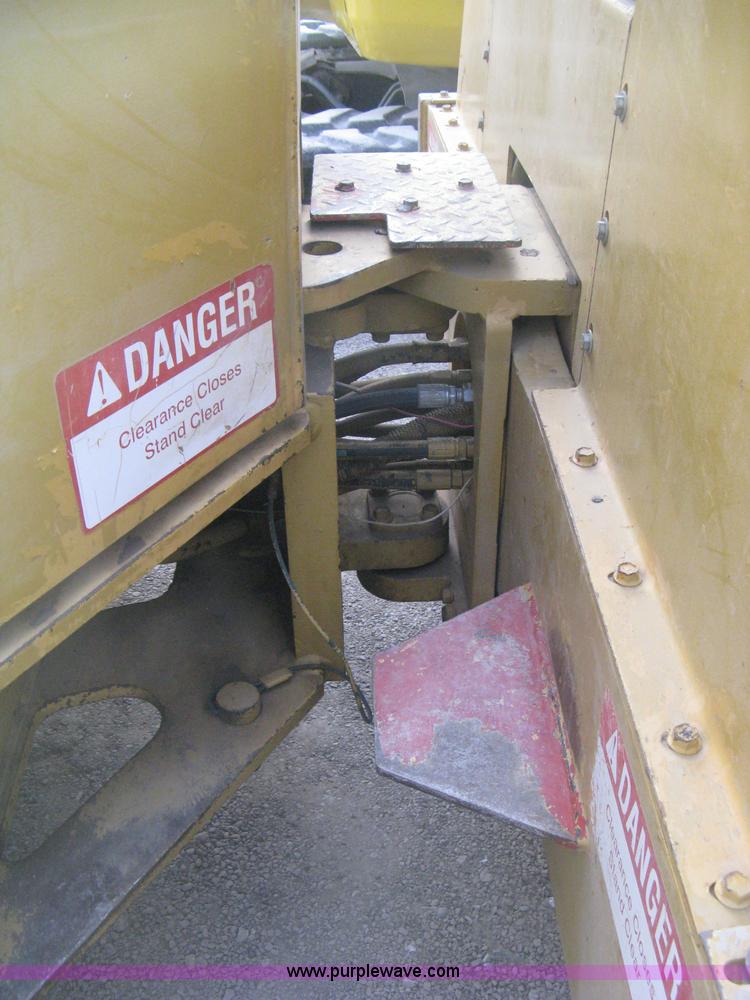 image for item E3314 1997 Hyster Hypac C766B articulated vibratory smooth drum roller