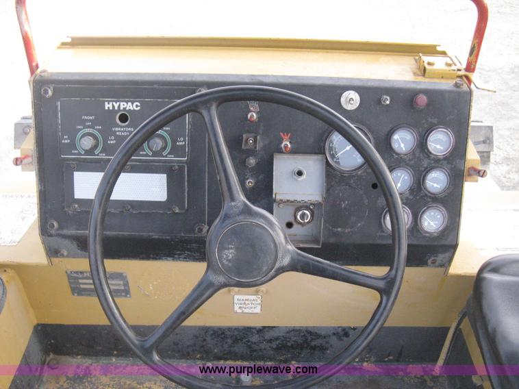 image for item E3314 1997 Hyster Hypac C766B articulated vibratory smooth drum roller