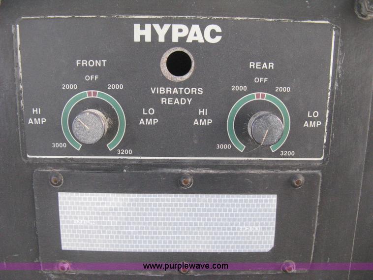 image for item E3314 1997 Hyster Hypac C766B articulated vibratory smooth drum roller