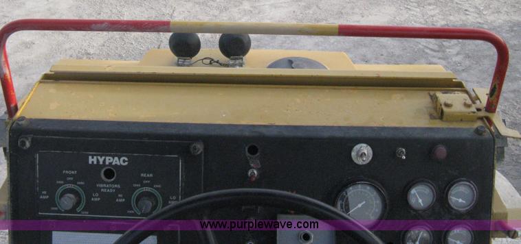 image for item E3314 1997 Hyster Hypac C766B articulated vibratory smooth drum roller