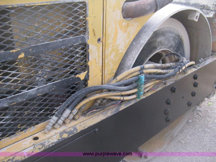 image for item E3314 1997 Hyster Hypac C766B articulated vibratory smooth drum roller