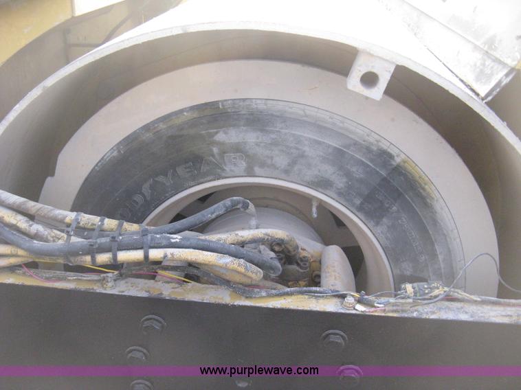 image for item E3314 1997 Hyster Hypac C766B articulated vibratory smooth drum roller