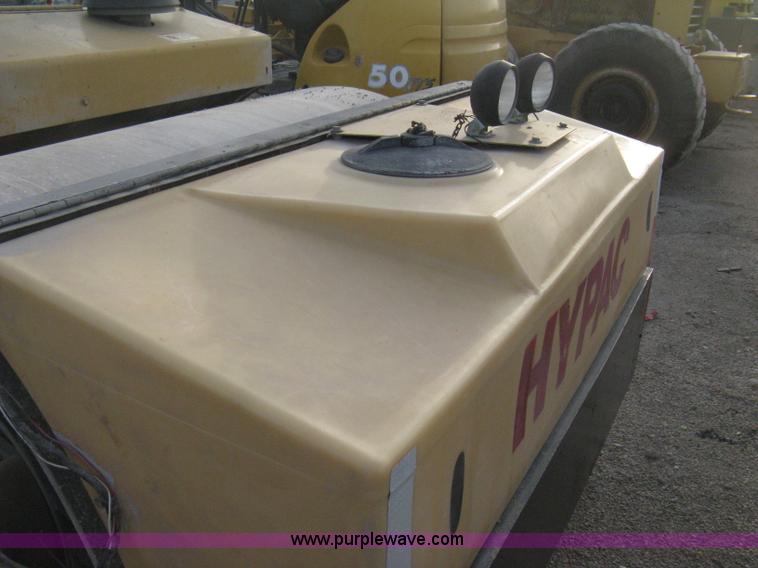 image for item E3314 1997 Hyster Hypac C766B articulated vibratory smooth drum roller