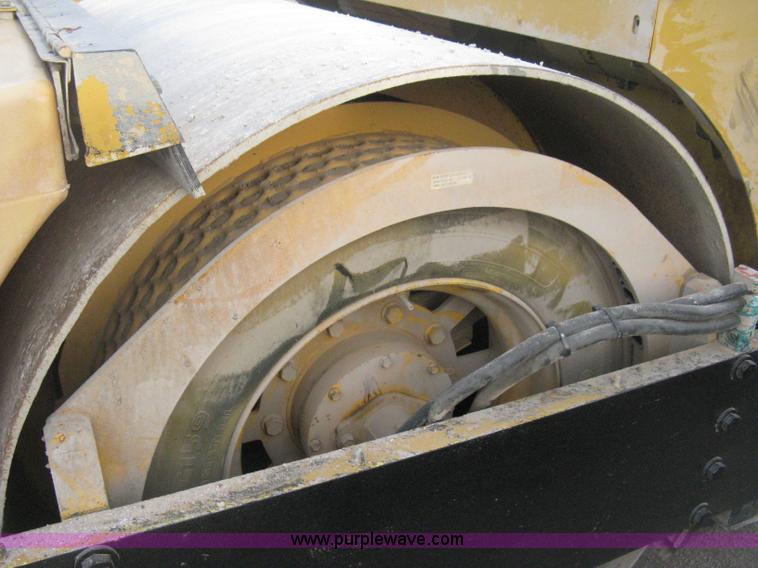 image for item E3314 1997 Hyster Hypac C766B articulated vibratory smooth drum roller