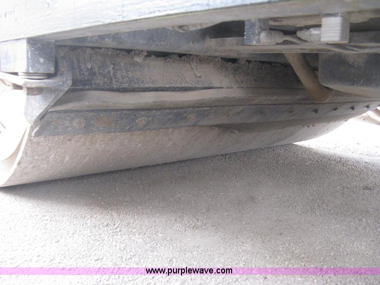 image for item E3314 1997 Hyster Hypac C766B articulated vibratory smooth drum roller