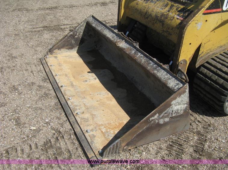 image for item E3435 2002 Caterpillar 257 skid steer
