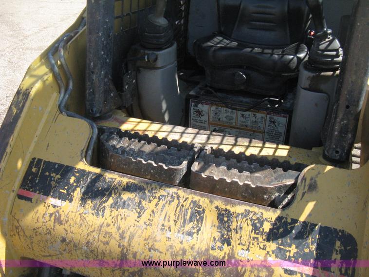 image for item E3435 2002 Caterpillar 257 skid steer