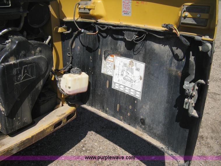 image for item E3435 2002 Caterpillar 257 skid steer