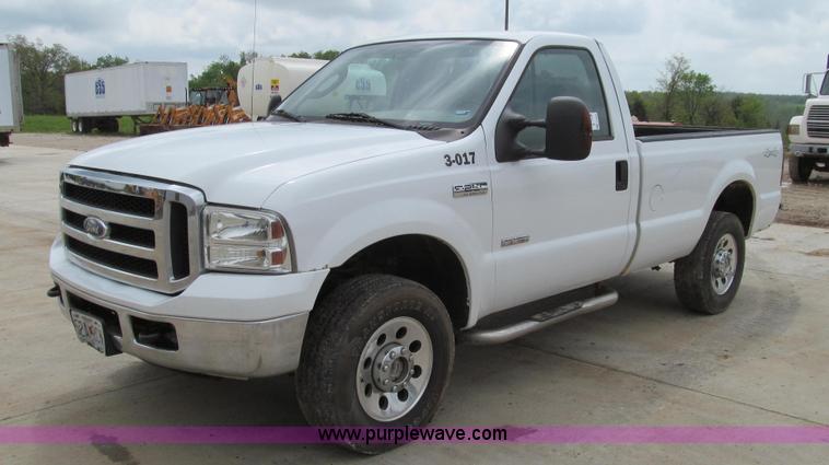 image for item E3929 2006 Ford F250 XLT Super Duty pickup truck