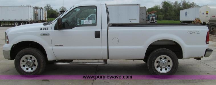 image for item E3929 2006 Ford F250 XLT Super Duty pickup truck