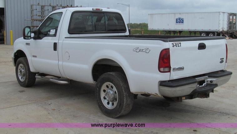 image for item E3929 2006 Ford F250 XLT Super Duty pickup truck