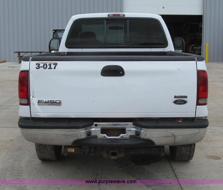 image for item E3929 2006 Ford F250 XLT Super Duty pickup truck