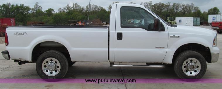 image for item E3929 2006 Ford F250 XLT Super Duty pickup truck