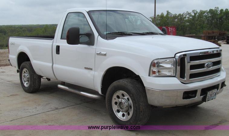 image for item E3929 2006 Ford F250 XLT Super Duty pickup truck
