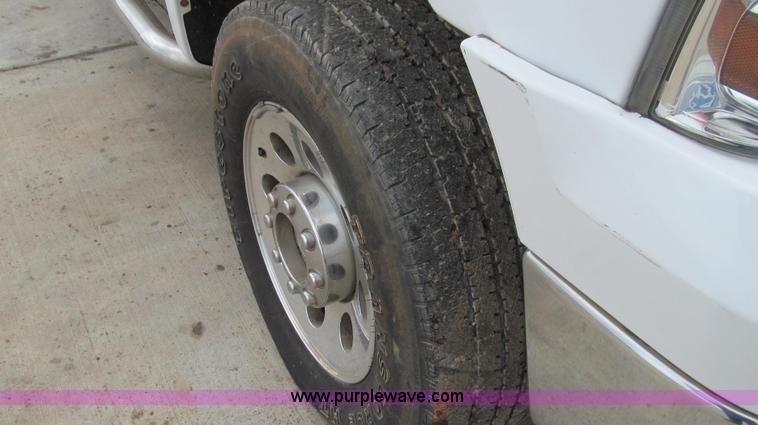 image for item E3929 2006 Ford F250 XLT Super Duty pickup truck