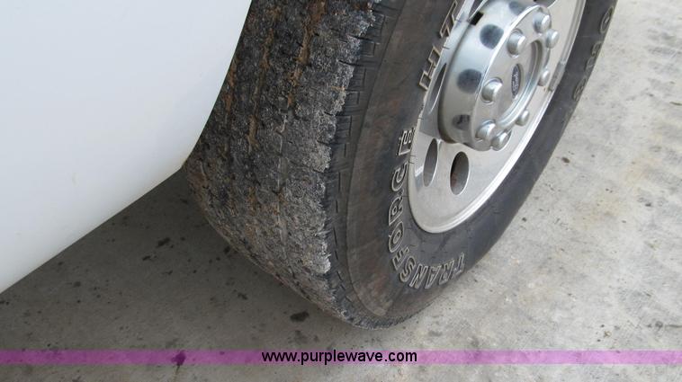 image for item E3929 2006 Ford F250 XLT Super Duty pickup truck