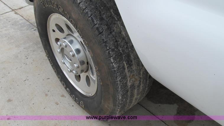 image for item E3929 2006 Ford F250 XLT Super Duty pickup truck