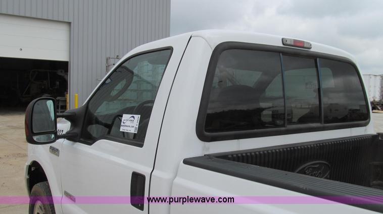 image for item E3929 2006 Ford F250 XLT Super Duty pickup truck