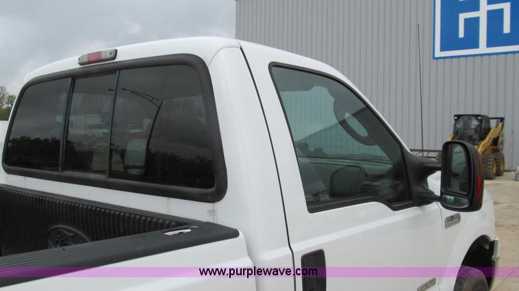 image for item E3929 2006 Ford F250 XLT Super Duty pickup truck