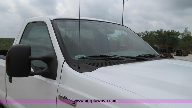 image for item E3929 2006 Ford F250 XLT Super Duty pickup truck