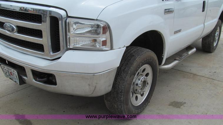 image for item E3929 2006 Ford F250 XLT Super Duty pickup truck