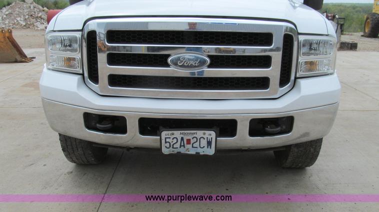 image for item E3929 2006 Ford F250 XLT Super Duty pickup truck