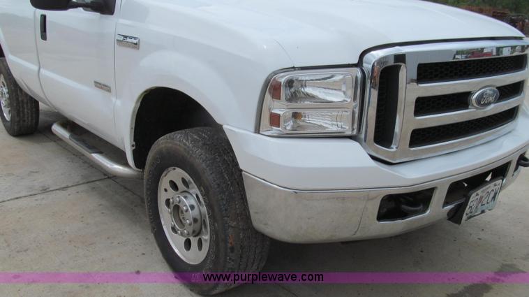 image for item E3929 2006 Ford F250 XLT Super Duty pickup truck